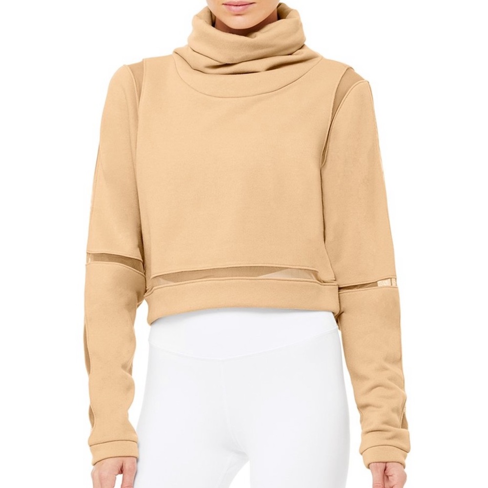 Alo Advance Longsleeve Pullover in Putty